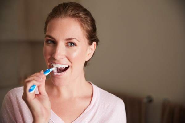 woman brushing her teeth