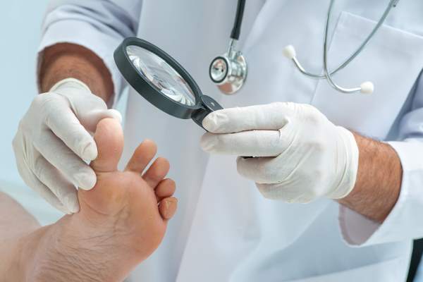 Doctor-podiatrist-visit-patient