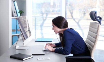 Incorrect posture: causes, risks, Unhealthy remedies